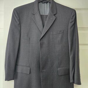 Men's Suit Jos A Bank Signature 42S Gray pinstripe Made in Jordan 100% wool
